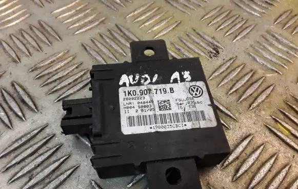 Audi A3 S3 8P Alarm control unit/module 1K0907719B