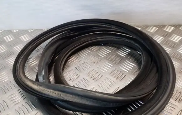 BMW 3 E46 Trunk rubber seal (body) 