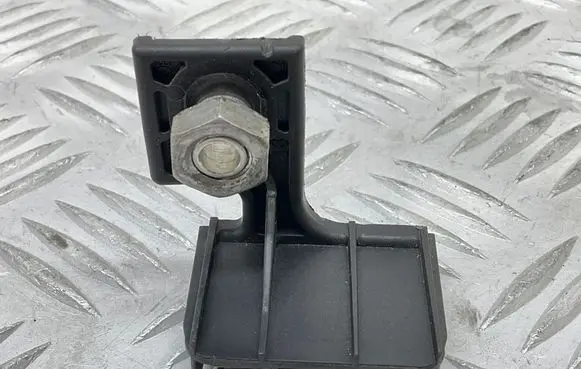 Audi TT TTS Mk2 Headlight/headlamp mounting bracket 8J0805638