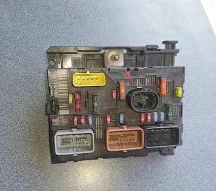 Peugeot 307 Fuse module 9661087080 BSM-L11-00