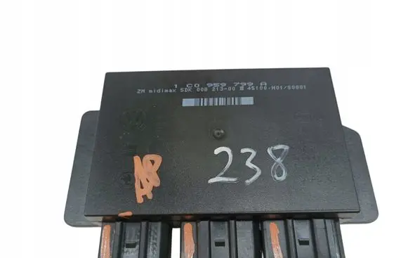 Volkswagen PASSAT B5.5 Central body control module 1C0959799A
