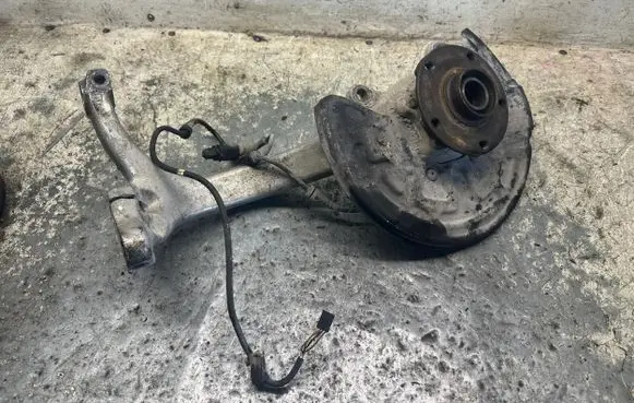 Audi A6 S6 C5 4B Front wheel hub
