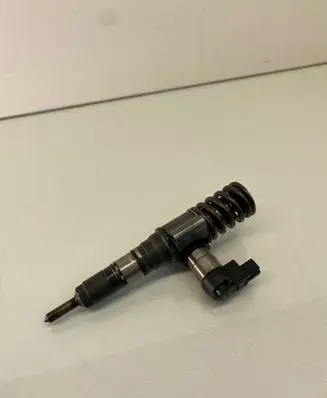 Volkswagen PASSAT B6 Fuel injector 03G130073S