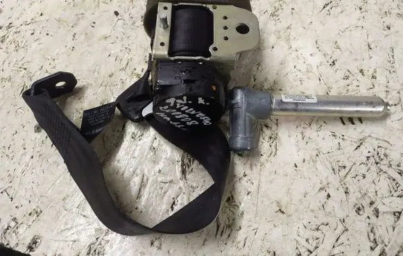 Volvo S40 Rear seatbelt 8639547