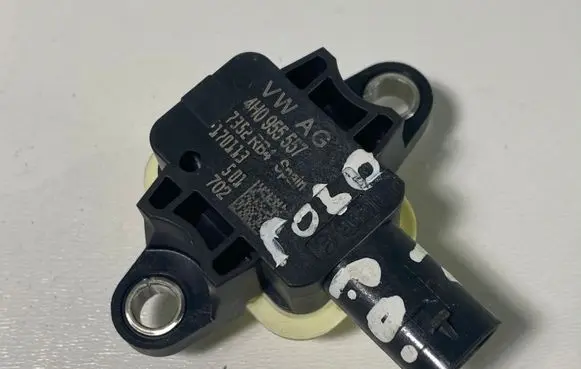 Volkswagen Polo V 6R Airbag deployment crash/impact sensor 4H0955557