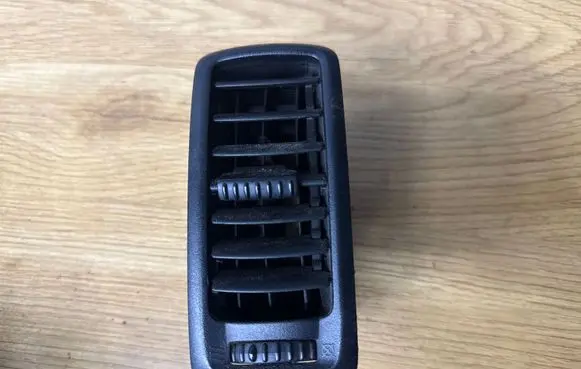 Opel Vivaro Dashboard side air vent grill/cover trim R6136S150
