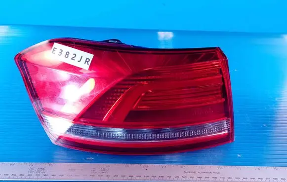 Volkswagen PASSAT B8 Rear/tail lights 195290