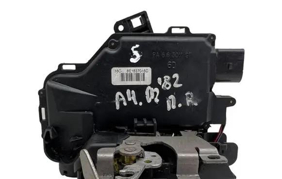 Audi A4 S4 B7 8E 8H Front door lock 8E1837016C