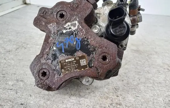 Mercedes-Benz A W169 Fuel injection high pressure pump 