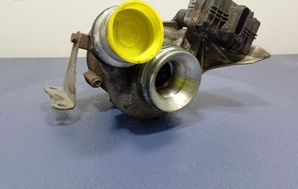 BMW 5 F10 F11 Turbo system vacuum part 8519475