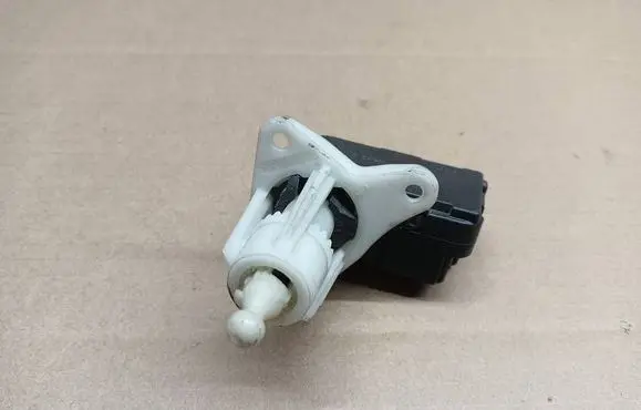 Headlight level adjustment motor