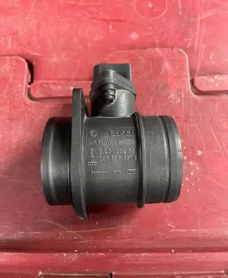 Skoda Octavia Mk2 (1Z) Mass air flow meter 0281002531 038906461B