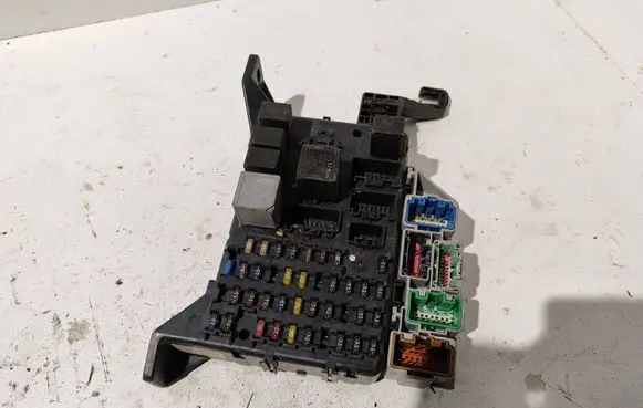 Ford Mondeo Mk III Fuse module 1S7T14A073AE 2734 1C26