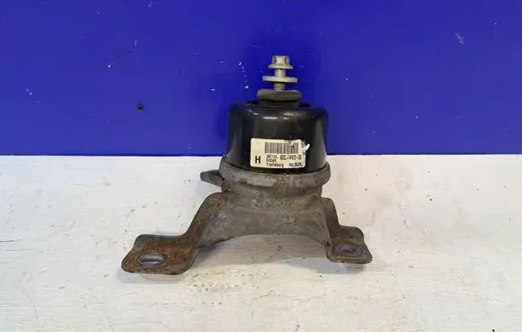 Volvo S60 Engine mount bracket 30671245 6G926F012DD