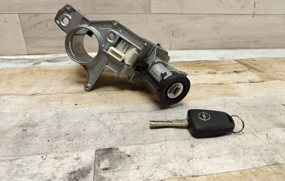 Opel Astra H Ignition lock 2421430