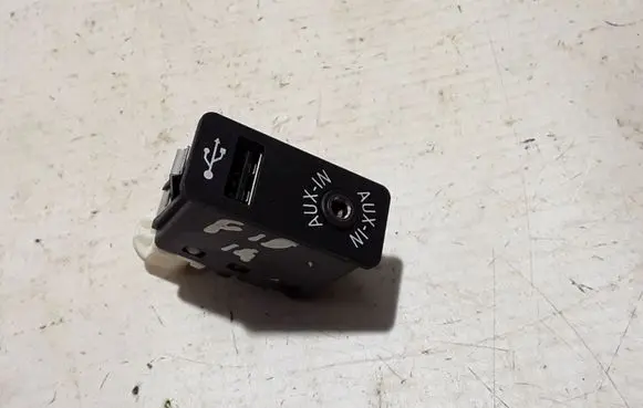 BMW 5 F10 F11 AUX in-socket connector 