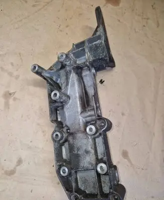 Volvo V70 Engine mounting bracket 8642196