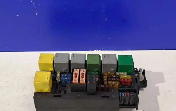 Mercedes-Benz ML W164 Fuse module A1645400072