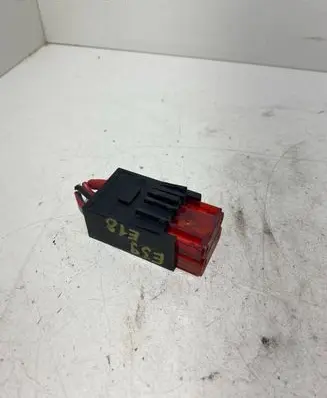 BMW 5 E39 Fuse 8373678