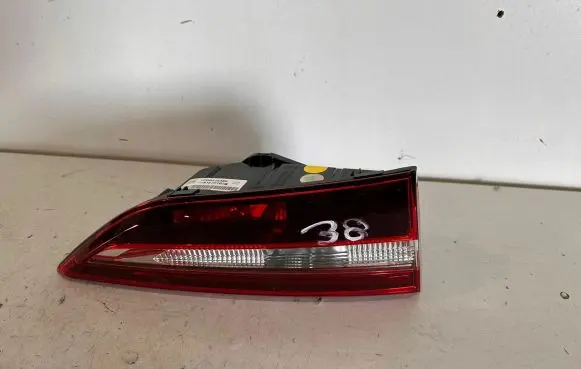 Opel Grandland X Tailgate rear/tail lights 81670102