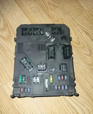 Peugeot 407 Fuse module 9655221180