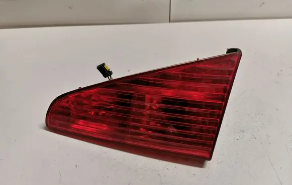 Peugeot 607 Tailgate rear/tail lights
