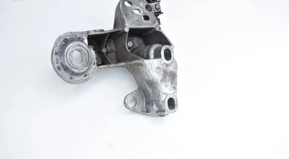 Audi A4 S4 B6 8E 8H Engine mounting bracket 8E0199352F
