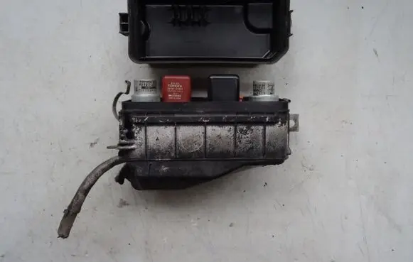 Toyota Corolla E110 Fuse module 9098704002 9098703001 9098702006