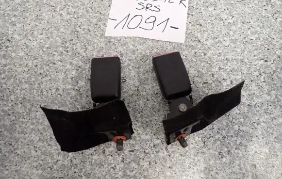 Hyundai Veloster Rear seatbelt
