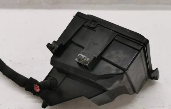 Renault Laguna III Fuse box cover 240116865R