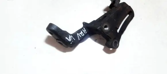 Honda HR-V Engine mounting bracket