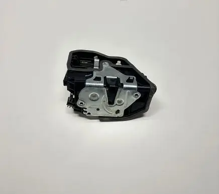 BMW X3 F25 Front door lock 7318416