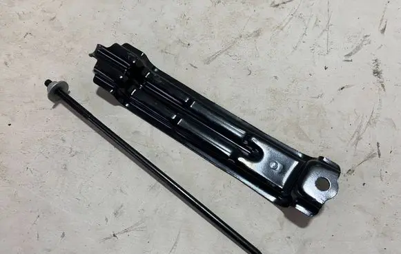 Toyota Auris E180 Battery bracket 