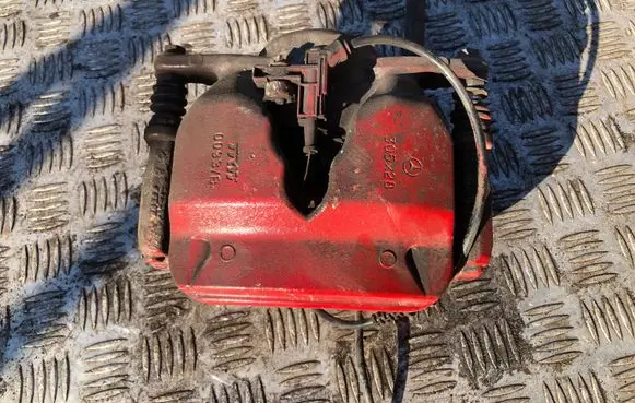 Mercedes-Benz C W205 Front brake caliper