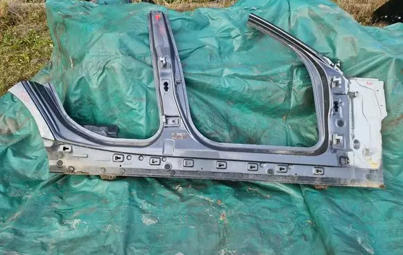 BMW 1 F20 F21 (B) Pillar trim (exterior) 