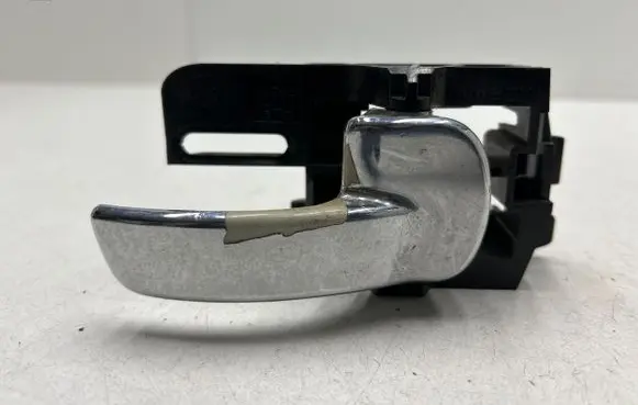 Nissan Qashqai Front door interior handle 8318D