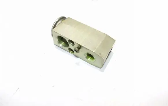Nissan X-Trail T30 Air conditioning (A/C) expansion valve 