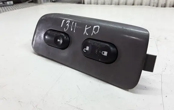 Ford Maverick Electric window control switch E1306637Y1833V