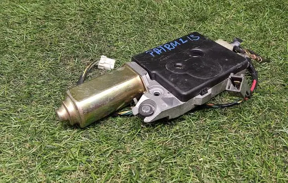 Nissan Patrol Y61 Sunroof motor/actuator 91306VB010