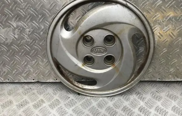 KIA Sephia R15 wheel hub/cap/trim 0k24137170
