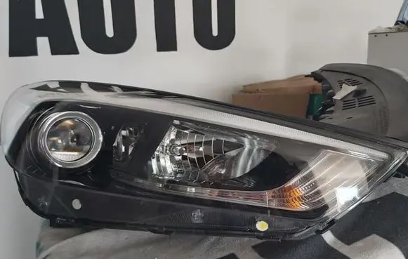 Hyundai Tucson LM Headlight/headlamp 92102D7000 1273