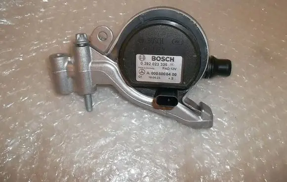 Mercedes-Benz E W213 Water pump A0005005400