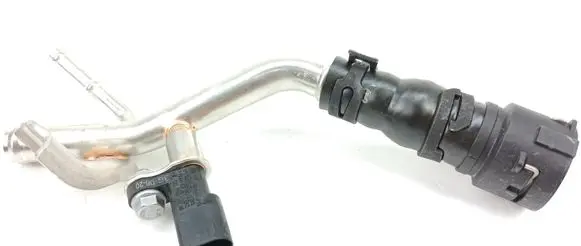 Volkswagen PASSAT B8 Engine coolant pipe/hose 05L121050C