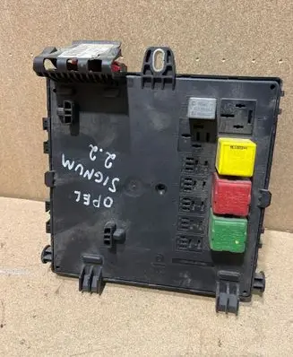 Opel Signum Fuse module 13112914 15CCX0 091851