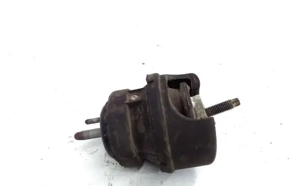 Cadillac CTS Engine mount bracket