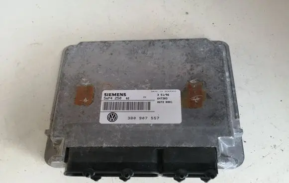 Volkswagen PASSAT B5 Engine control unit/module 3B0907557