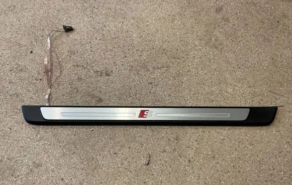Audi A4 S4 B9 Front sill trim cover 8W0947417A
