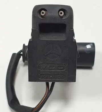 Mercedes-Benz C W203 Windshield washer spray nozzle 