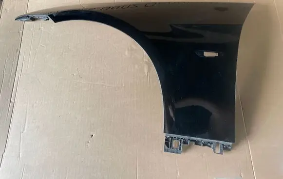 BMW 3 E92 E93 Fender 72458411 7146065