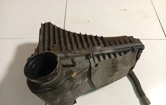 Audi Q7 4L Air filter box 9844150